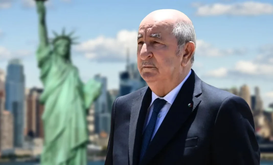 Diplomatie: Quand l’Algérie nouvelle accumule les échecs Homme en costume devant la Statue de la Liberté à New York.