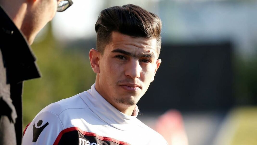 Youcef Atal de Retour en Forme : Un Atout pour l’Équipe d’Algérie sous Petkovic Youcef Atal, joueur de football, lors d'une séance d'entraînement à Nice.