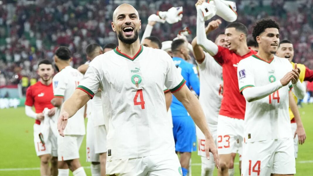 Coupe du Monde 2026 : très bonne nouvelle pour le Maroc Joueurs marocains heureux après un match de football important.