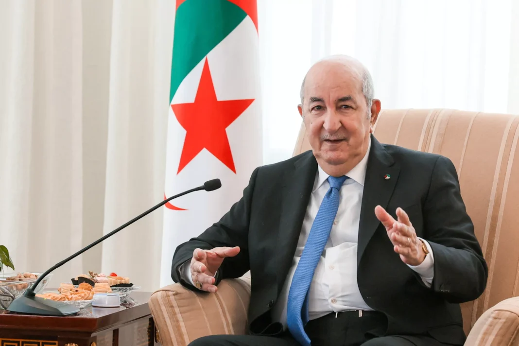 Tebboune annonce ouverture du capital bancaire Président Tebboune lors d'une réunion officielle en Algérie.