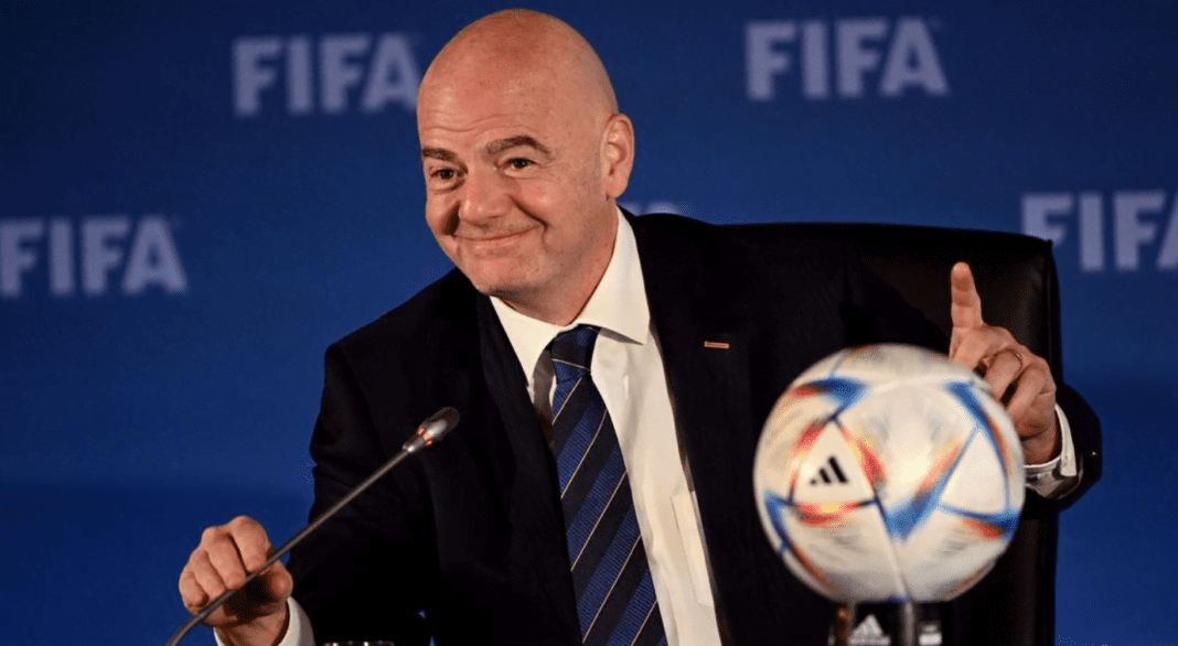 Coupe du Monde 2026-FIFA : Encore une excellente nouvelle pour l’Algérie Personne souriante lors de la conférence FIFA pour la Coupe du Monde 2026.