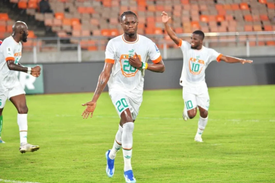 Éliminatoires Coupe du Monde 2026 : La Côte d’Ivoire domine la Gambie 2-0 Joueurs de football ivoiriens célébrant sur le terrain.
