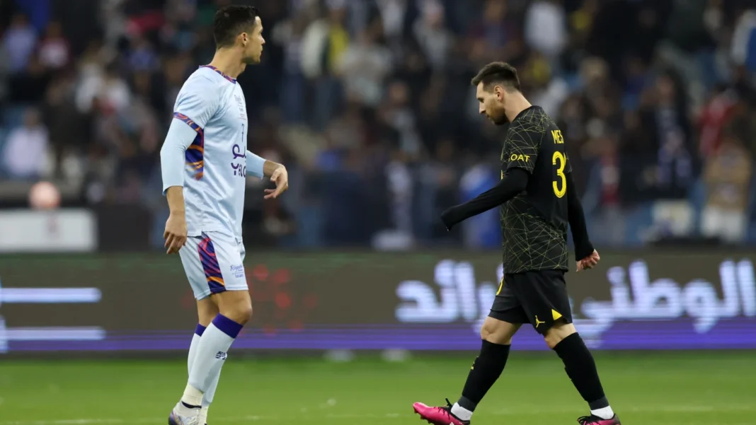 Lionel Messi-Cristiano Ronaldo: une nouvelle confrontation en vue Lionel Messi et Cristiano Ronaldo lors d'un match de football.