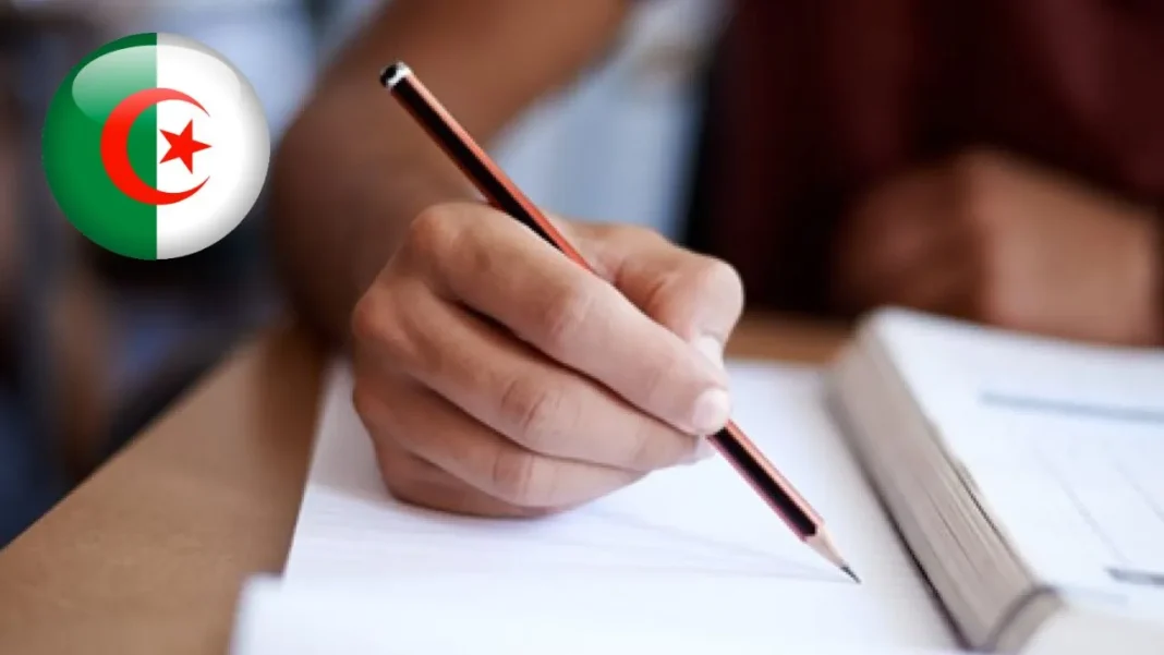 Examens du premier trimestre en Algérie: le coup d’envoi prévu pour la semaine prochaine Personne qui écrit sur une feuille avec un stylo, symbole de l'éducation en Algérie.