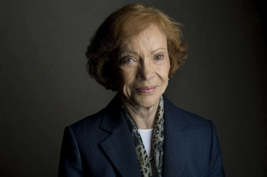 États-Unis : L’ex président Jimmy Carter en larme, sa femme n’est plus Jimmy Carter et sa femme lors d'une apparition émouvante.