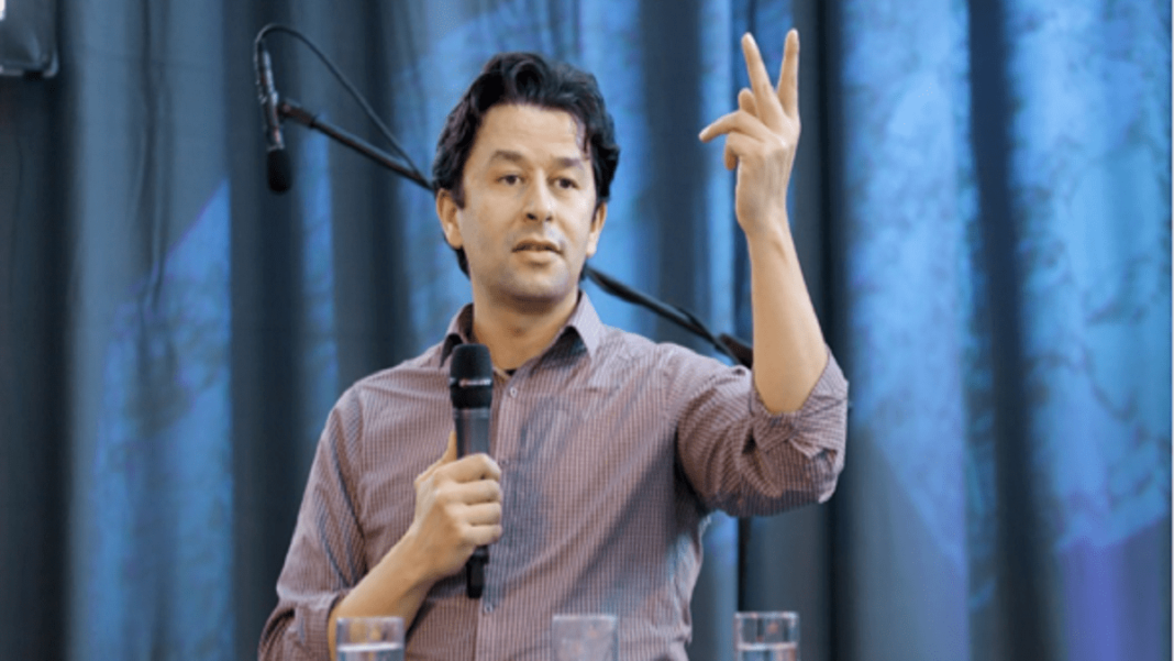 Allemagne : Le physicien algérien Samir Lounis fait une importante découverte Samir Lounis, physicien algérien, lors d'une présentation en Allemagne.
