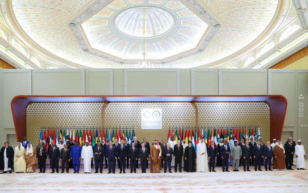 Dignitaires et représentants lors du sommet arabo-musulman.