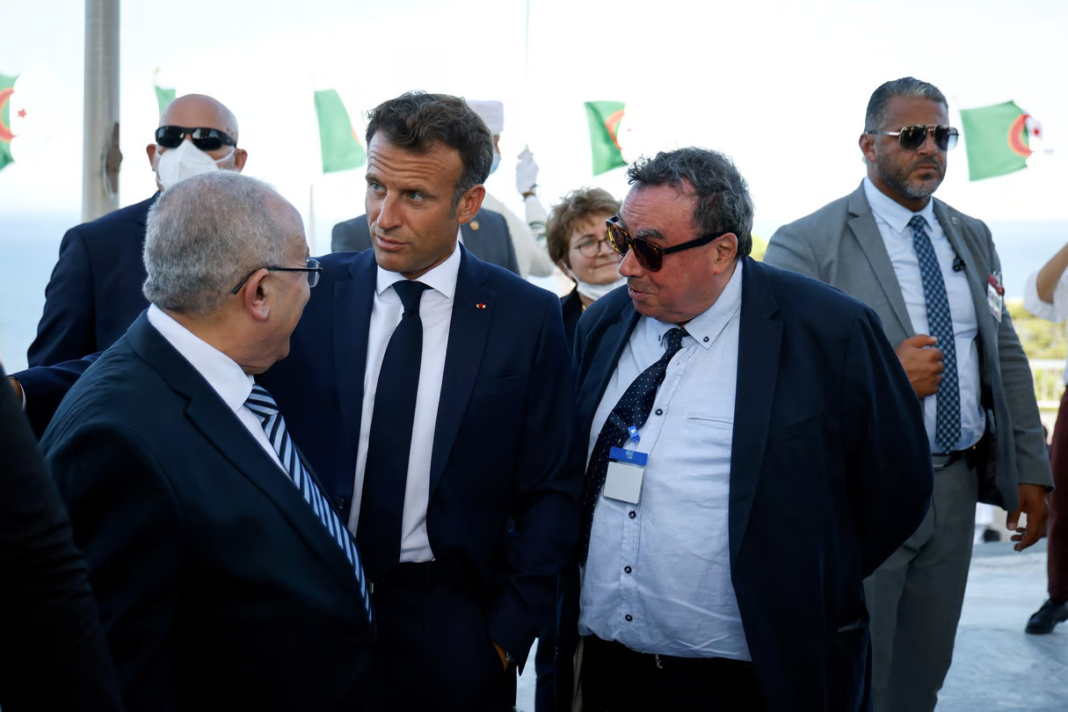 Une commission mixte d’historiens français et algériens en Algérie pour… Histoire franco-algérienne, réunion d'historiens en Algérie.