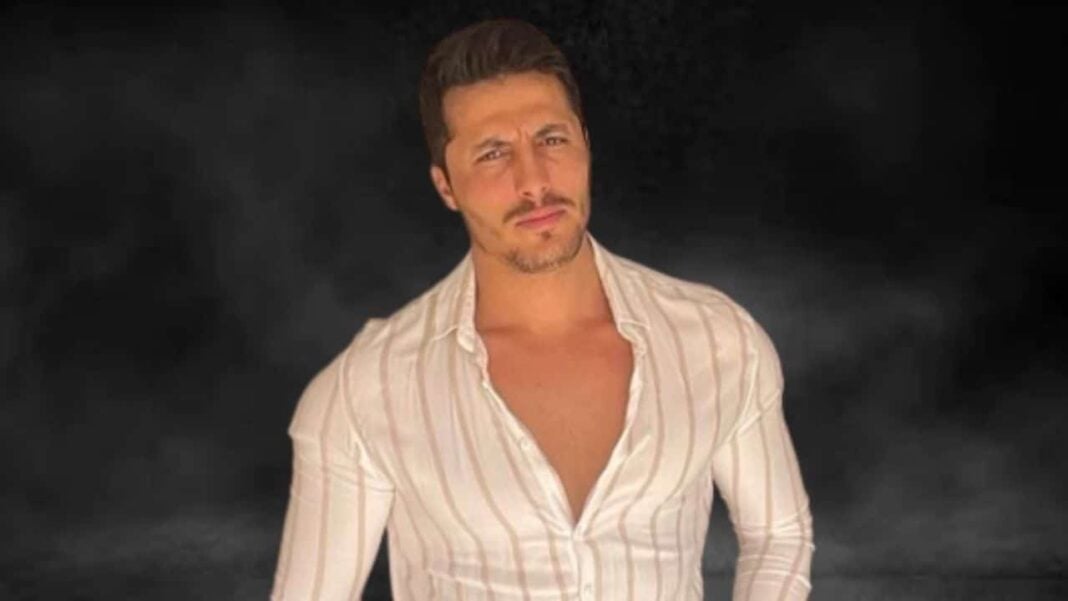Mohammed Reghis : Mariage secret avec une dentiste, l’amour en pleine lumière Homme au regard intense et expression sérieuse.