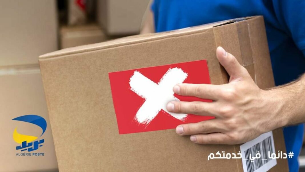Colis avec symbole d'interdiction rouge et blanc, livraison refusée.