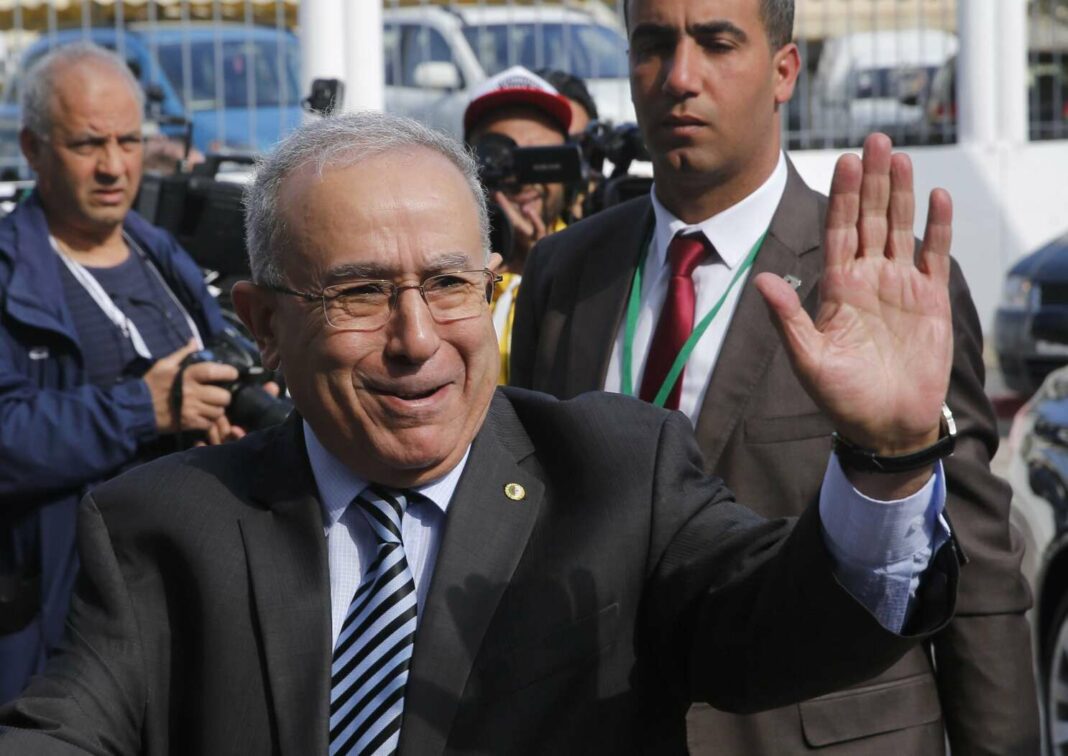Ramtane Lamamra nommé envoyé spécial de l’ONU pour la paix au Soudan Ramtane Lamamra saluant lors d'une visite officielle au Soudan.