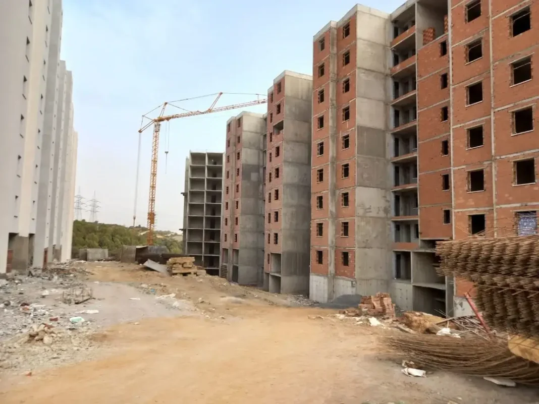 Immobilier: inscription de 460.000 nouvelles unités de logement en 2024 Immeubles en construction pour de nouvelles unités de logement.