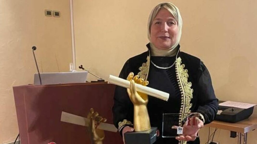 Dr Dalila Senhadji remporte le prix Hypatia International 2023, une fierté architecturale pour l’Algérie Dr Dalila Senhadji recevant le prix Hypatia International 2023.