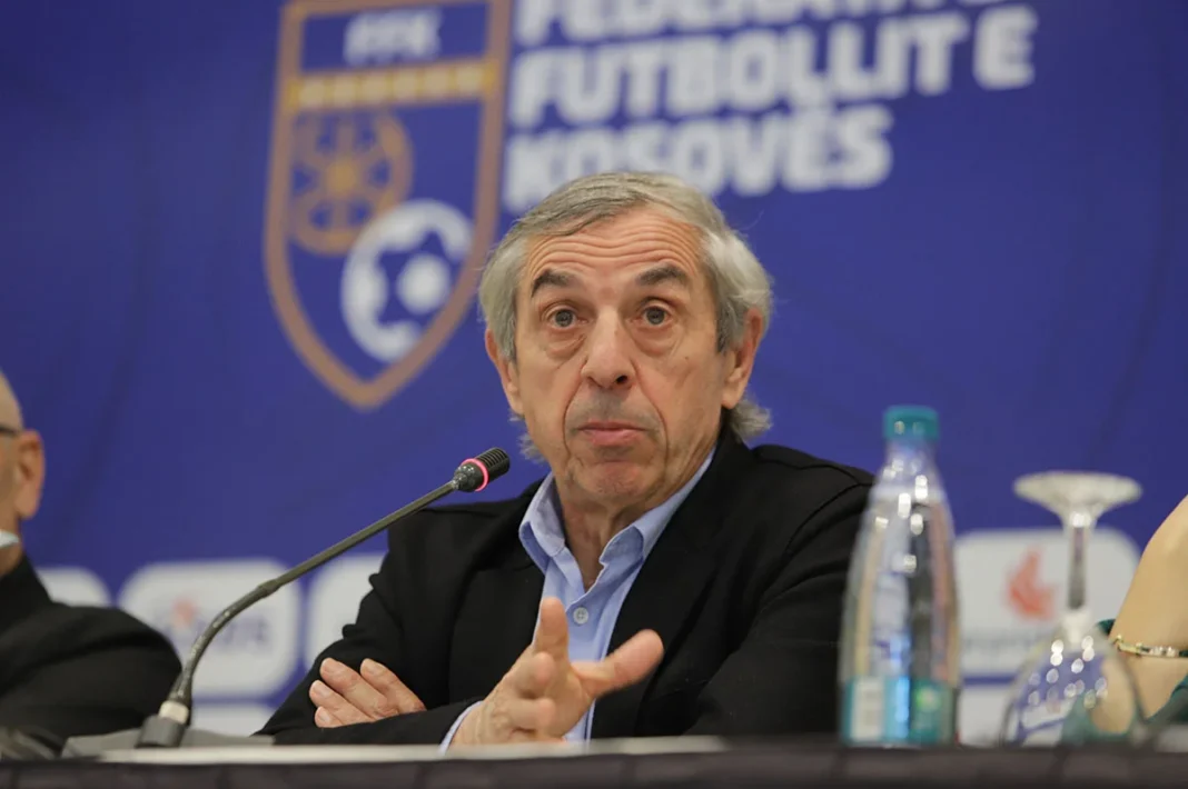 Alain Giresse lors d'une conférence Alain Giresse à une conférence de football en Algérie.