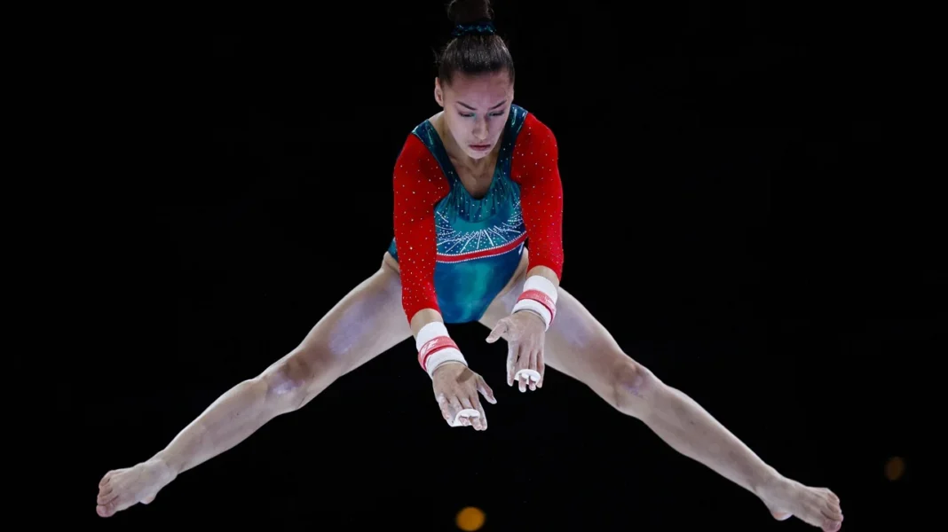 Kaylia Nemour en action Gymnaste Kaylia Nemour lors du Mémorial Arthur Gander en Suisse.
