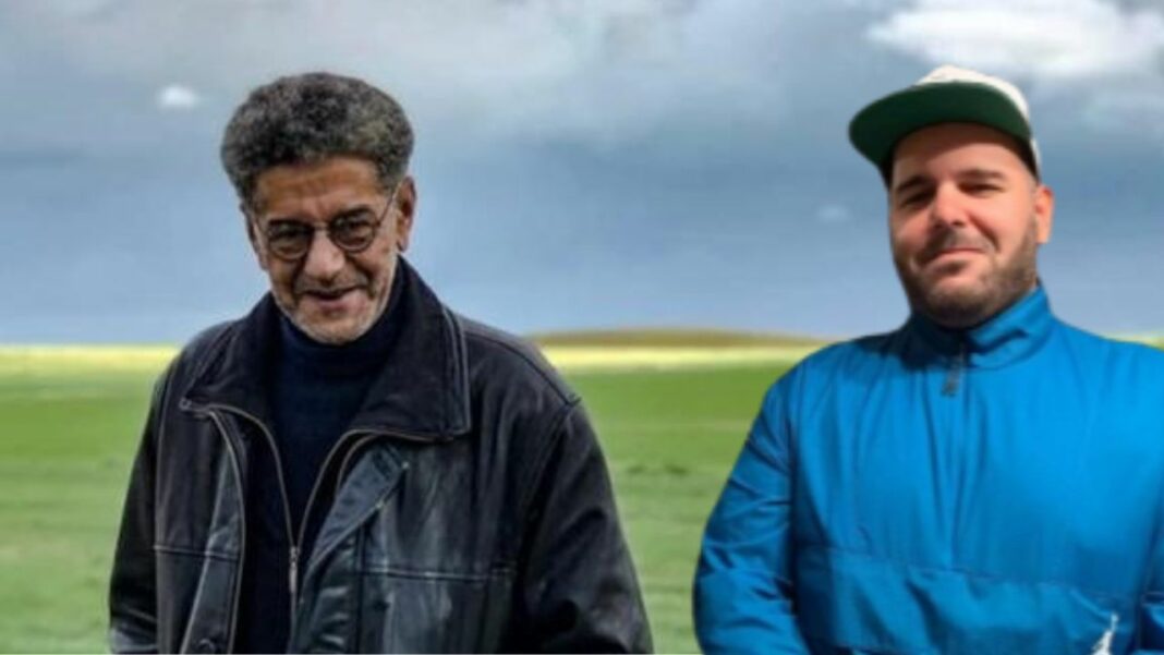 Hommage à Salah Aougrout : La protestation de Brahim Irban Face à l’omission de Fatima Belhadj Deux hommes en plein air, hommage à Salah Aougrout lors d'une manifestation.