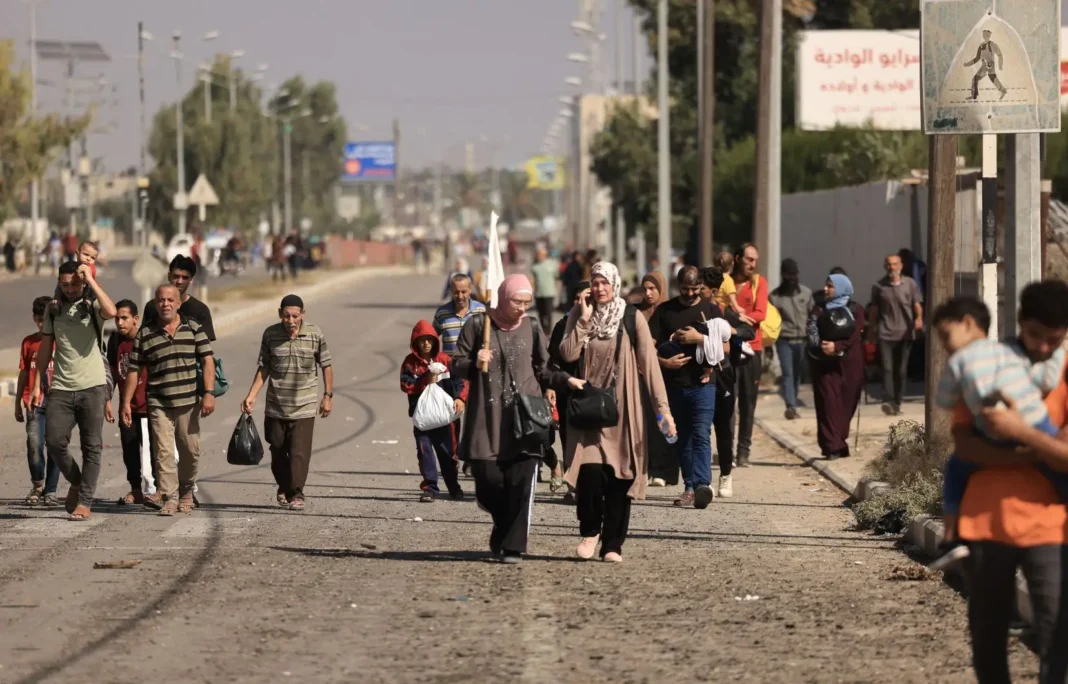 Civils en déplacement à Gaza pendant la trêve humanitaire.