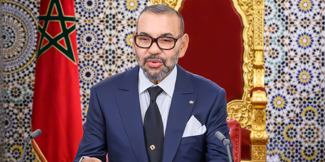 Mohammed VI : des clichés récents suscitent l’inquiétude Le roi Mohammed VI lors d'un discours officiel au Sahara occidental.