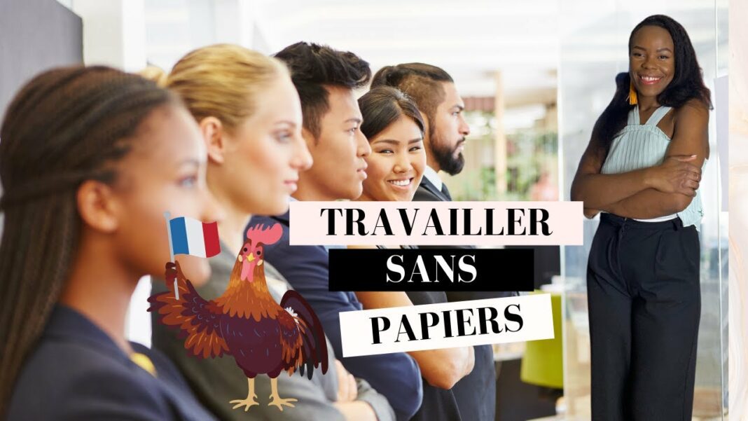 Est-ce que je peux embaucher un sans-papiers en France ? Groupe de jeunes professionnels diversifiés avec une femme souriante.