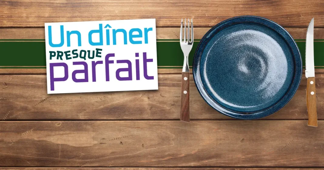 Un dîner presque parfait en Algérie Table dressée pour un dîner algérien avec assiette, fourchette et couteau.
