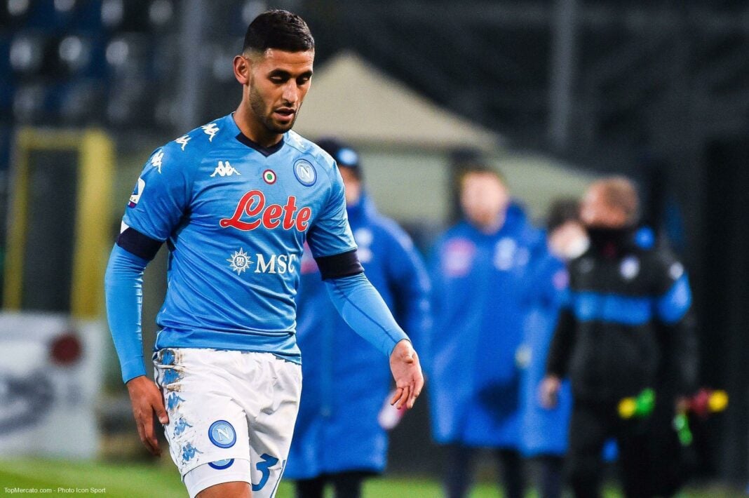 Faouzi Ghoulam : Retour imminent en sélection Algérienne pour la CAN 2023 ? Djamel Belmadi prêt à créer la surprise ! Faouzi Ghoulam joueur de football algérien en entraînement avec l'équipe nationale.