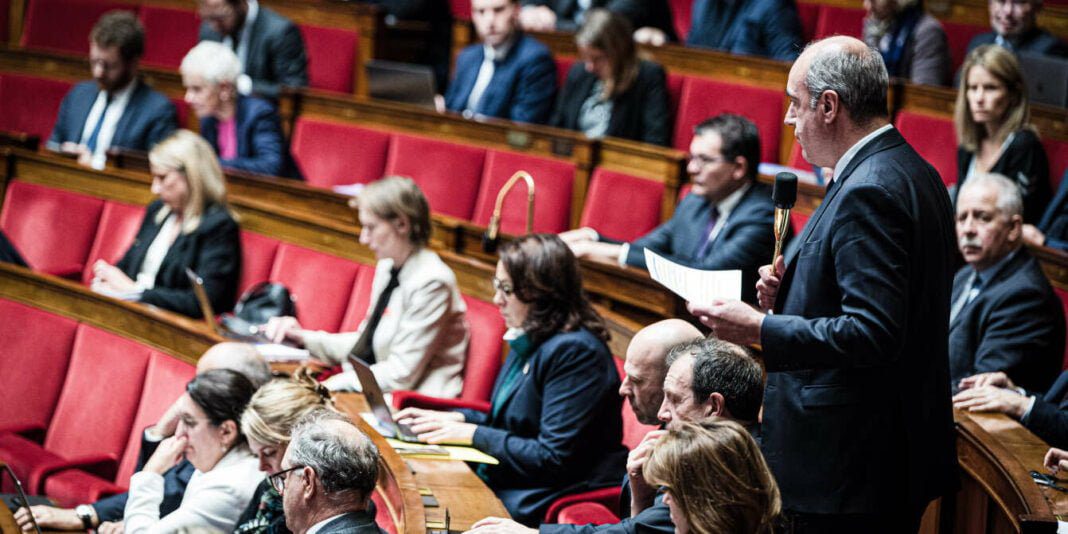 Rejet à l’Assemblée de la proposition LR pour mettre fin à l’accord Franco-Algérien sur l’immigration Députés et sénateurs lors du débat sur l'immigration à l'Assemblée nationale.