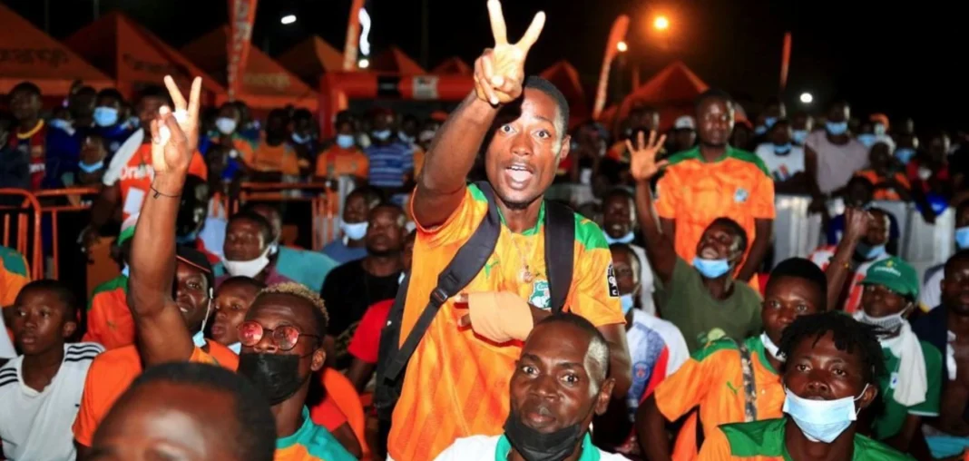 CAN 2023 : Les fans Ivoiriens pris au dépourvu, privés des matchs dans les maquis et restaurants Fans ivoiriens célébrant leur équipe lors du CAN 2023.