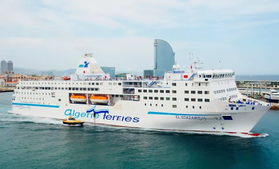 Algérie Ferries : Analyse des faiblesses du système de réservation – Un député délie sa langue Ferry Algérie Ferries naviguant au port d'Alger.