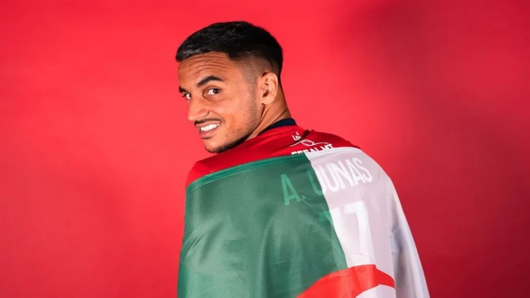 Adam Ounas portant le maillot de l'Algérie pour la CAN 2023.