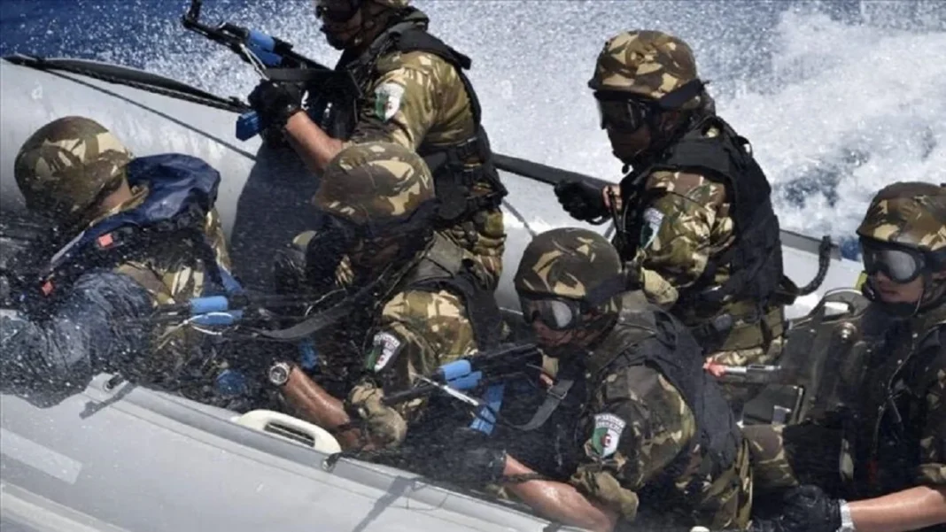Trois Marocains violent les eaux territoriales en Algérie, à qui la faute ? Militaires en action lors d'une opération en mer.