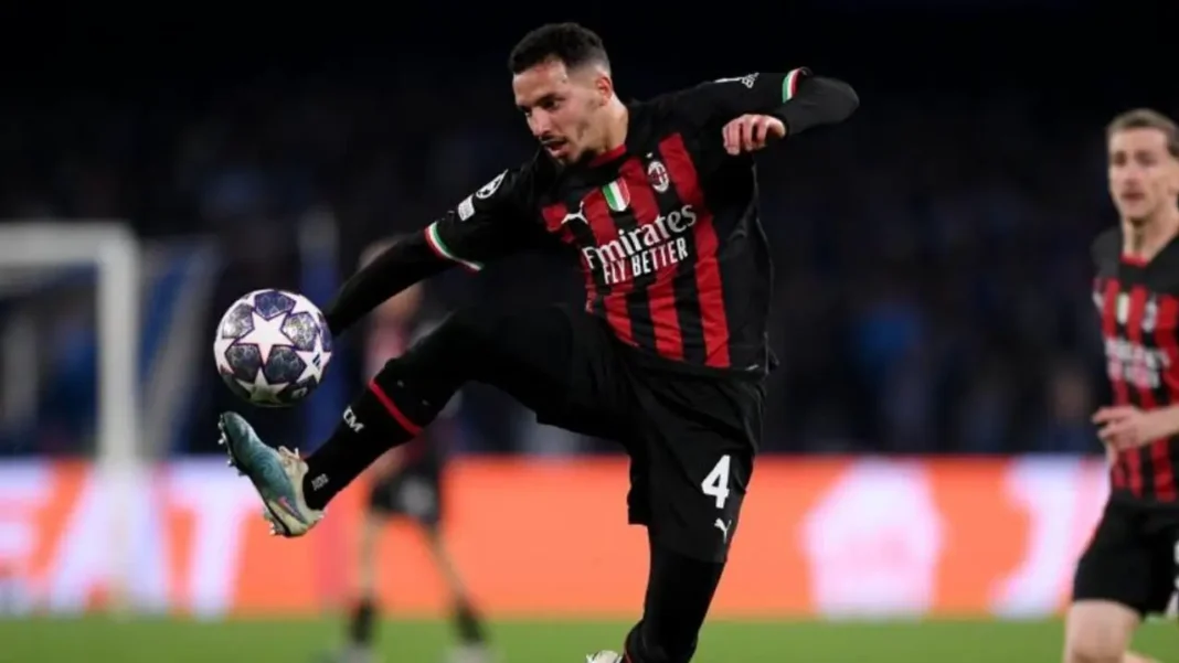 Retour en Force : Ismaël Bennacer rassurant lors de sa première titularisation Ismaël Bennacer en train de bloquer un ballon lors d'un match de football.