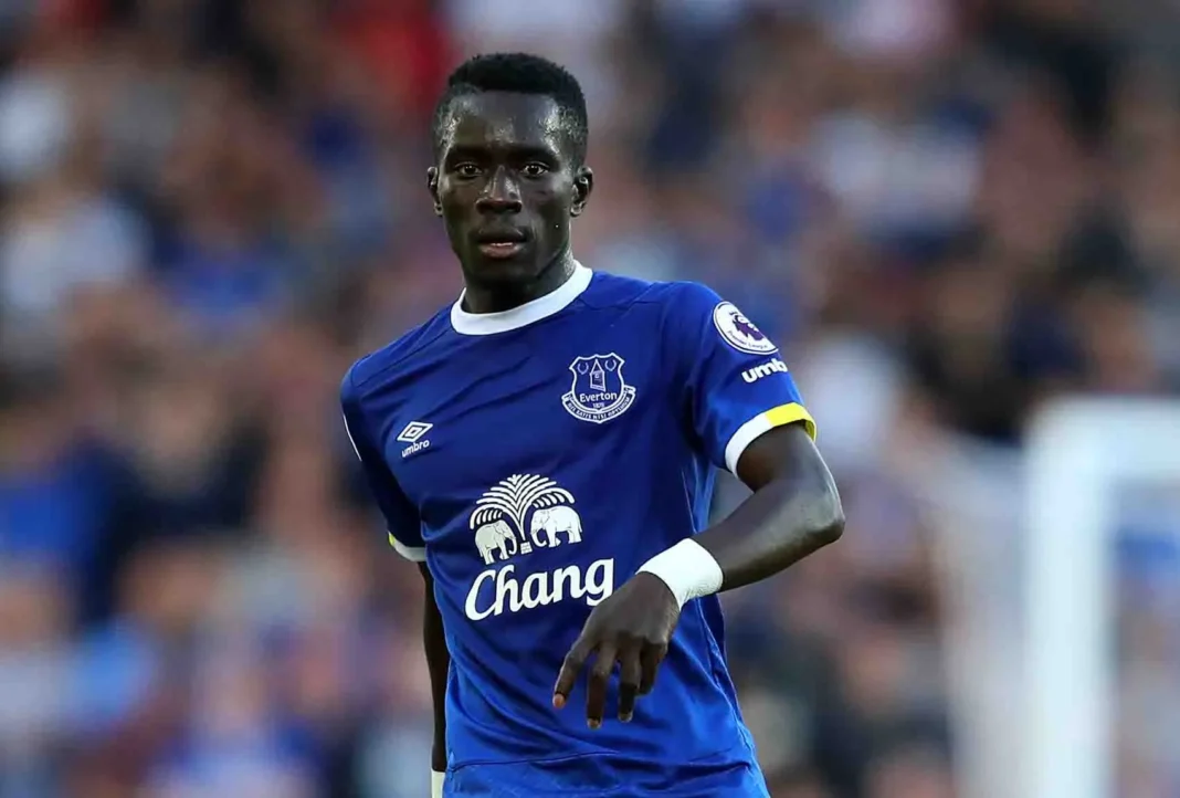 Idrissa Gueye en action avec le maillot de l'Espérance de Tunis.