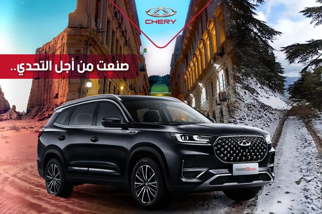 Voiture Chery Tiggo 8 Pro dans une ville enneigée en Algérie.