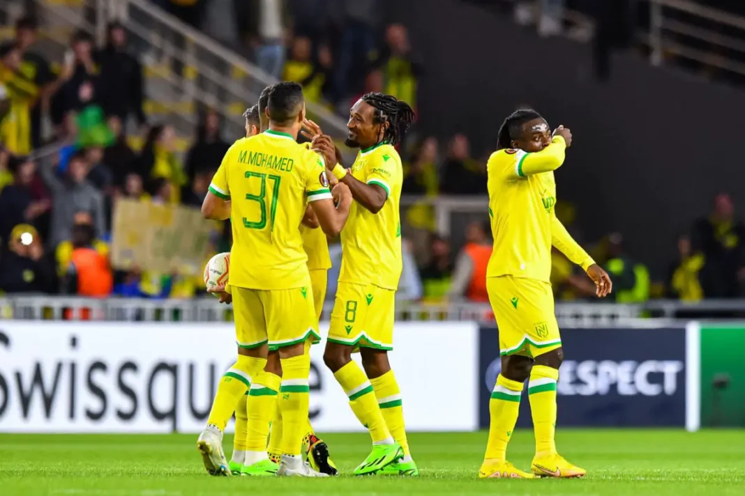 Joueurs de Nantes en match de la CAN 2023, célébrant un but.