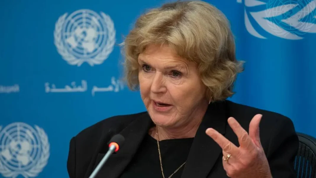 « Algérie, libère les défenseurs des droits », une exhortation de l’ONU Dame britannique parlant lors d'une conférence à l'ONU.