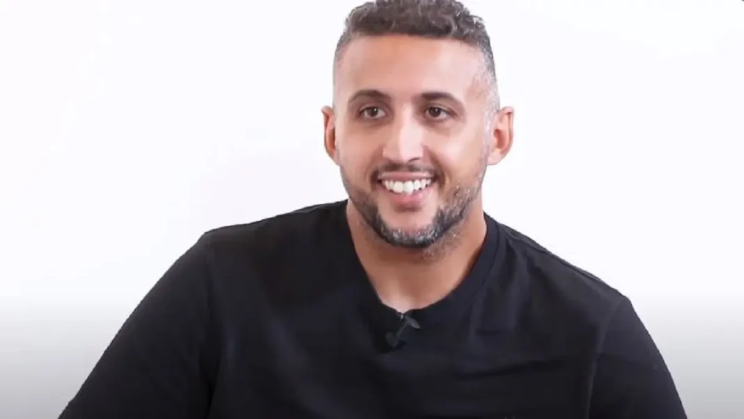 Expérience inoubliable! Un couple entrepreneur franco algérien raconte son séjour en Algérie Homme d'affaires franco-algérien souriant lors d'une interview.