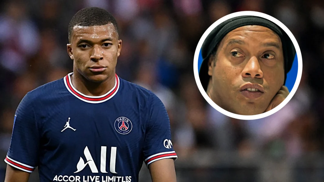 Mbappé peut-il gagner le Ballon d’Or avec le PSG ? Ronaldinho donne son avis Kylian Mbappé en action avec le maillot du PSG lors d'un match.