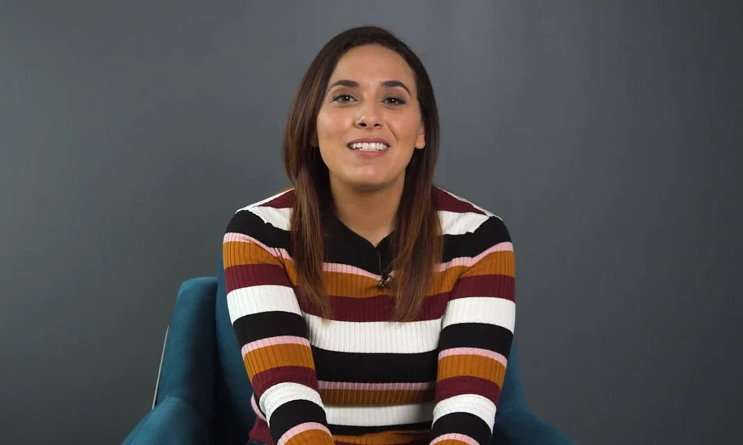 Racisme en France: la journaliste d’origine algérienne, Salhia Brakhlia s’ajoute aux victimes Salhia Brakhlia, journaliste d'origine algérienne, lors d'une interview.