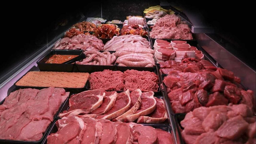 Ramadan 2024 : découvrez les mesures choc du Ministre du commerce pour garantir viande, semoule et légumineuses à 1200 DA/kg Vitrine de viande fraîche et légumineuses pour Ramadan 2024.