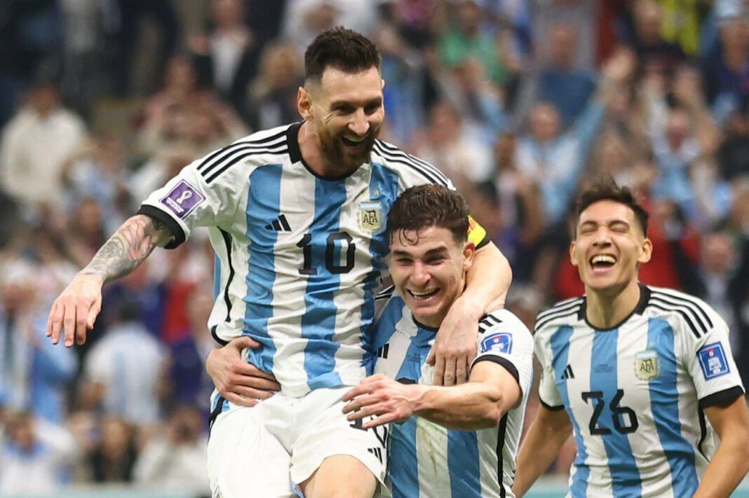 Lionel Messi et ses coéquipiers argentins en célébration.