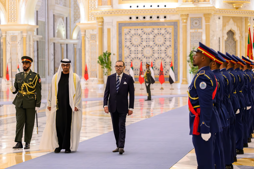 Visite officielle au Maroc Dignitaires en visite officielle au Maroc avec garde d'honneur en uniforme.