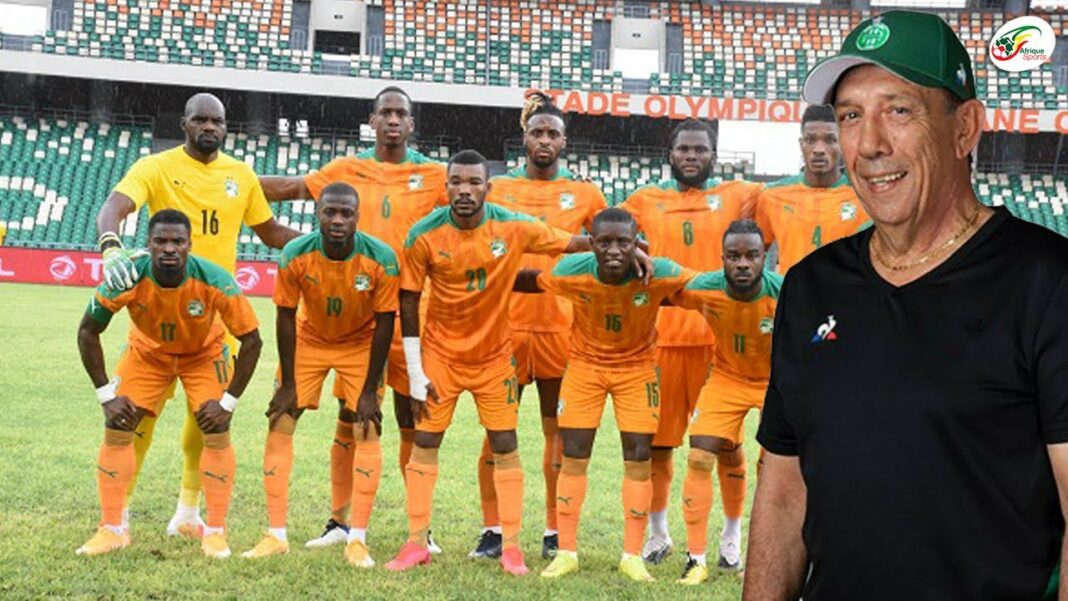 CAN 2023 : Jean-Louis Gasset frappe fort avec sa liste des Éléphants ! L'équipe ivoirienne de football avec leur entraîneur lors d'un entraînement.