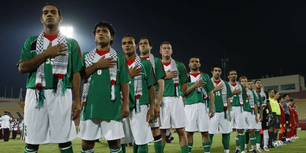 Officiel ! L’équipe de la Palestine sera en Algérie L'équipe palestinienne de football lors d'un match en Algérie.