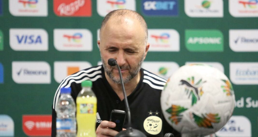 Défaite de Djamel Belmadi face à la Mauritanie : révélations Choc sur une approche légère Djamel Belmadi consulte son téléphone lors d'une conférence de presse.