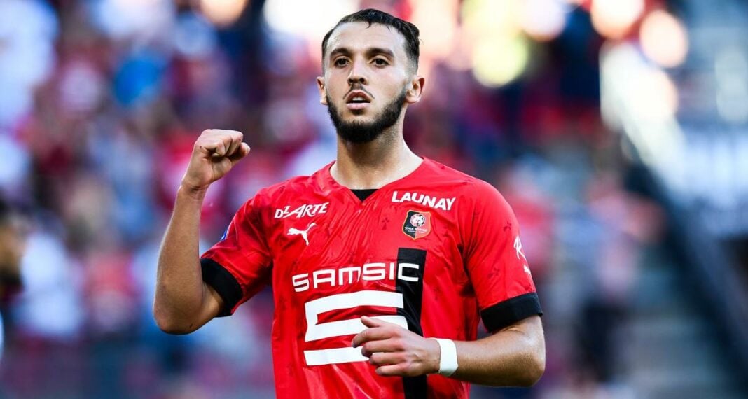 Stade Rennais : Amine Gouiri brille face au FC Metz Amine Gouiri en action, portant le maillot de Rennes, lors d'un match de football.