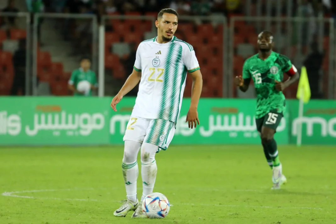 Bennacer en action lors du match Bennacer, joueur de football, en pleine action lors d'un match important.