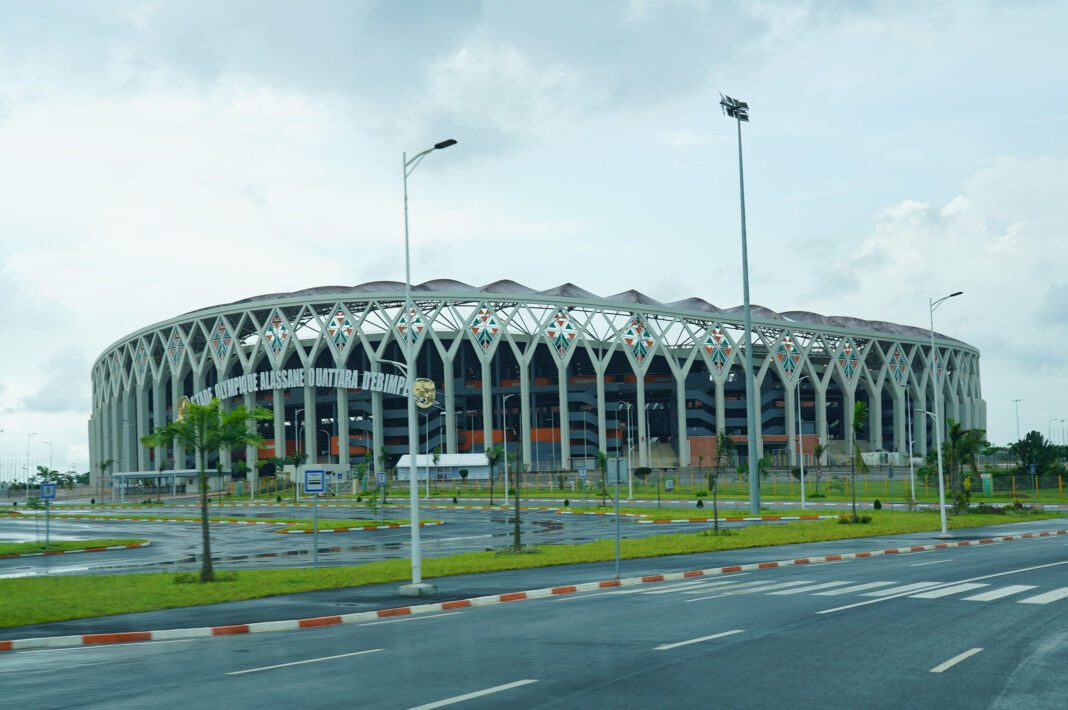 CAN 2023 en Côte d’Ivoire : Tapidor, l’Expert Algérien qui Habille les stades ivoiriens Stade Félix Houphouët-Boigny à Abidjan, Côte d'Ivoire, vue extérieure.