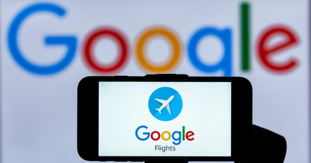 Google Flight Les astuces essentielles pour des voyages inoubliables Application Google Flights sur smartphone avec logo Google en arrière-plan.