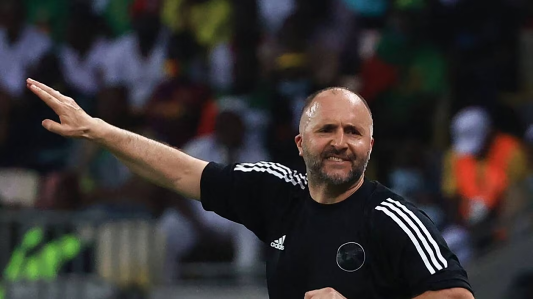 Djamel Belmadi refuse de résilier son contrat : Le clash contractuel dévoilé Djamel Belmadi, entraîneur de football, sur le terrain en pleine action.