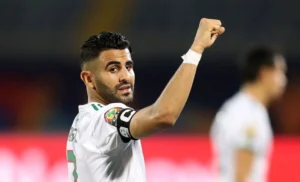 Riyad Mahrez , l'homme qui a failli réveiller un muet en Algérie lors de la CAN (Vidéo hilarante)
